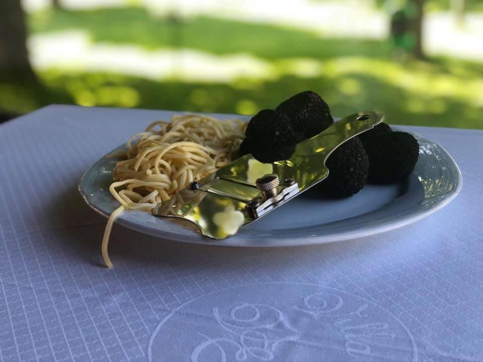 Hotel Villa Elia Calizzano Buitenkant foto