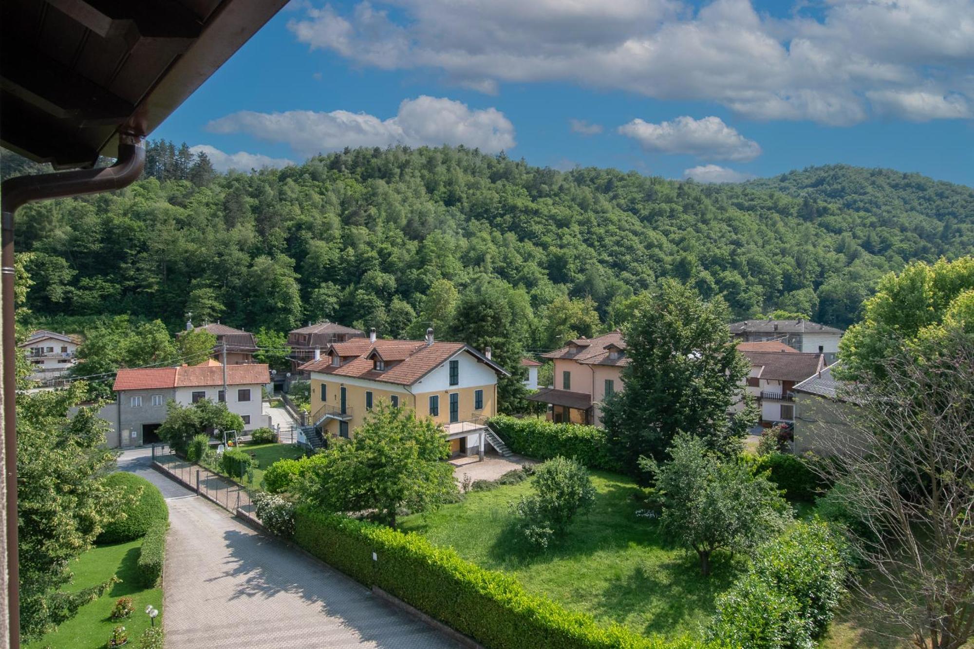 Hotel Villa Elia Calizzano Buitenkant foto