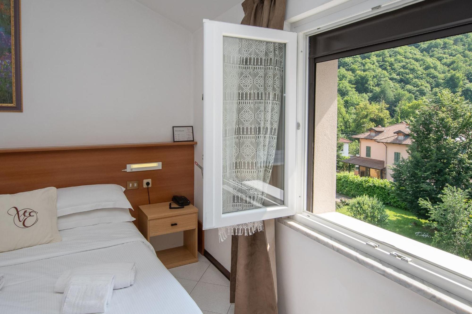 Hotel Villa Elia Calizzano Buitenkant foto