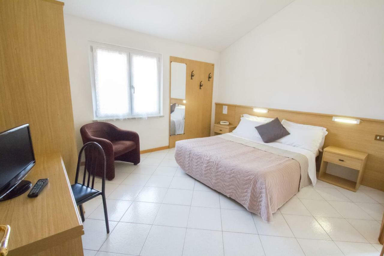 Hotel Villa Elia Calizzano Buitenkant foto